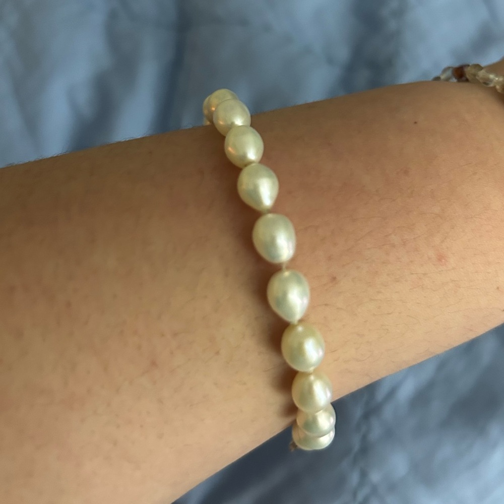 Pearl bracelet